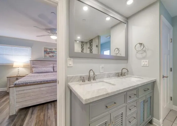 Four Shores Unit 1 Direct Gulf With Pool & Ferienhaus